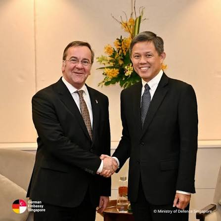 Boris Pistorius shaking hands with Singapore's Minister for Defence Chan Chun Sing